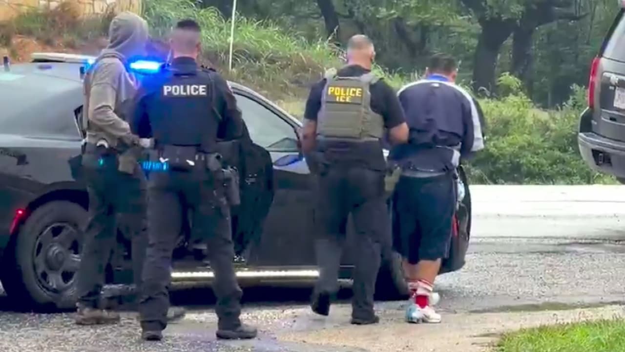 Abogado de inmigración explica las vías legales para familias tras las muertes de dos hispanos a manos de ICE