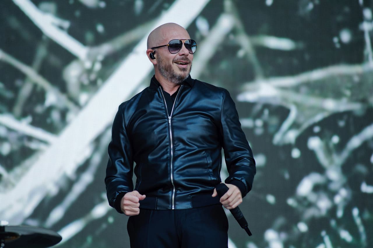 El video de 'No lo trates' fue dirigido por Andrew Sandler, quien es conocido por trabajar con Ariana Grande, Chris Brown y Mary J. Blige.