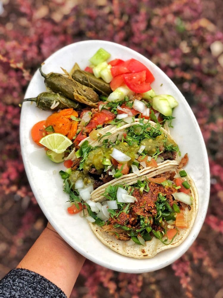 <b><a href="https://www.facebook.com/TaqueriaElToroRaleigh">Número 8: Taqueria El Toro (3601 Junction Blvd Raleigh, NC 27603)</a></b>. Una usuaria de Yelp la describió así: “Esta es una de las taquerías más auténticas que he encontrado en la zona. Si estás buscando un ambiente kitsch o una ensalada de tacos, este no es el lugar. Este es un lugar clásico que sirve comida mexicana increíblemente auténtica”.