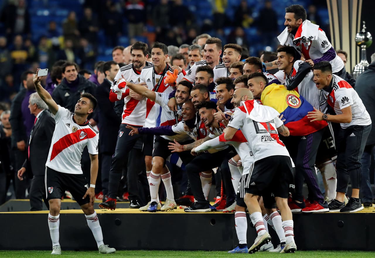 Los jugadores de River Plate celebran la conquista de la Copa Libertadores 2018 luego de ganar la Final disputada en el Estadio Santiago Bernabéu de Madrid.
