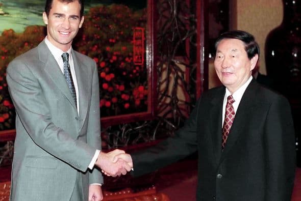 Formándose como un verdadero rey.