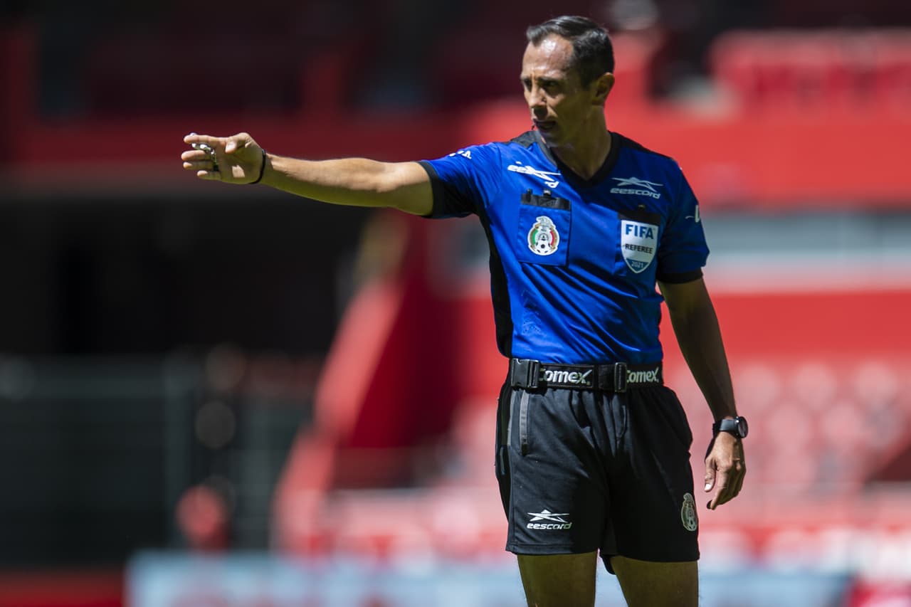 Una polémica victoria para los 'Diablos Rojos', pues el árbitro anuló un gol para los Pumas de la UNAM y, de último minuto, Alexis Canelo anotó el gol del gane para Toluca en casa, durante la Jornada 6 del Torneo Guard1anes 2021.