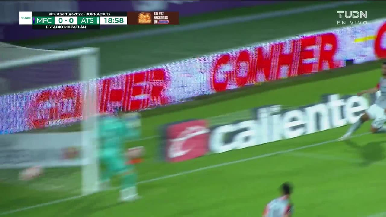 ¡TIRO ATAJADO! disparo por Yoel Bárcenas.