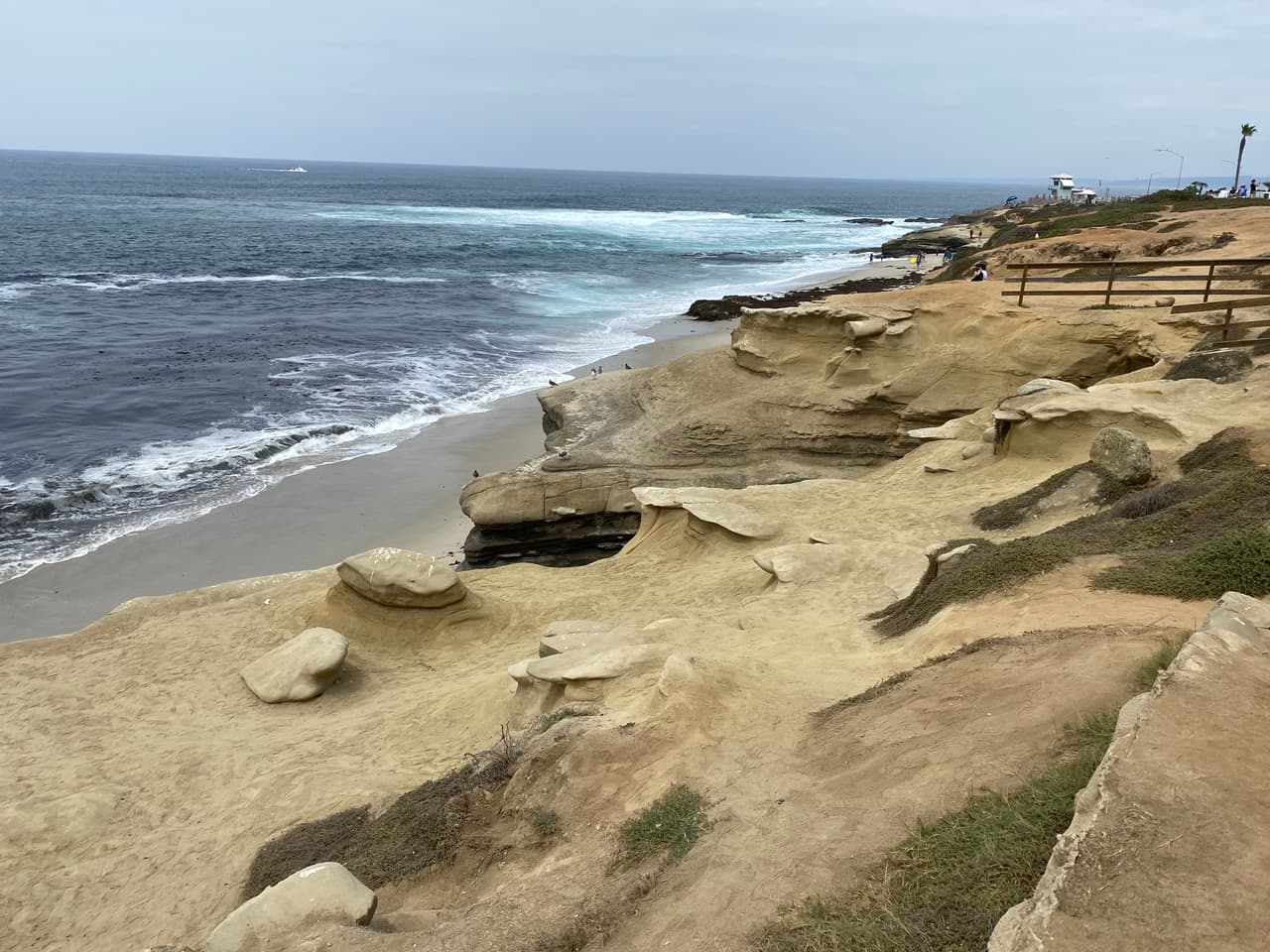 A solo dos horas de Los Ángeles, esta comunidad costera tiene múltiples atracciones naturales para todos.
