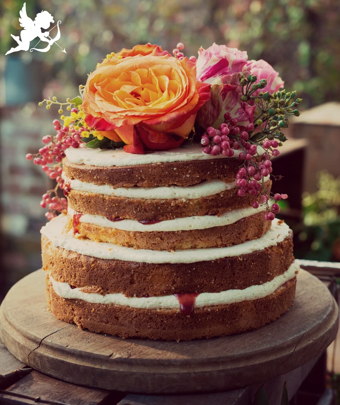 Una de las tendencias más fuertes de este año es la marcada por los naked cakes: contrario a lo que se pensaría, estas tortas son muy vistosas a pesar de no estar completamente cubiertas por betún.