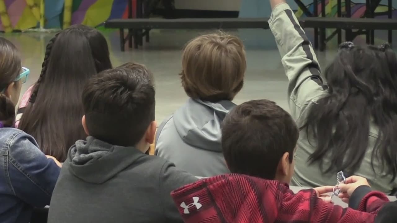 La Patrulla Fronteriza busca educar a los menores para que no se involucren con el crimen organizado