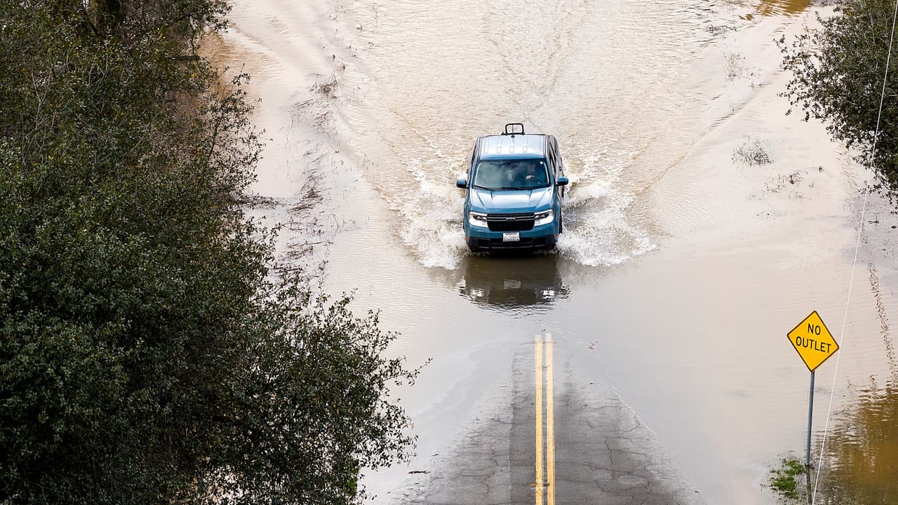 Autoridades piden a los automovilistas extremar precauciones.