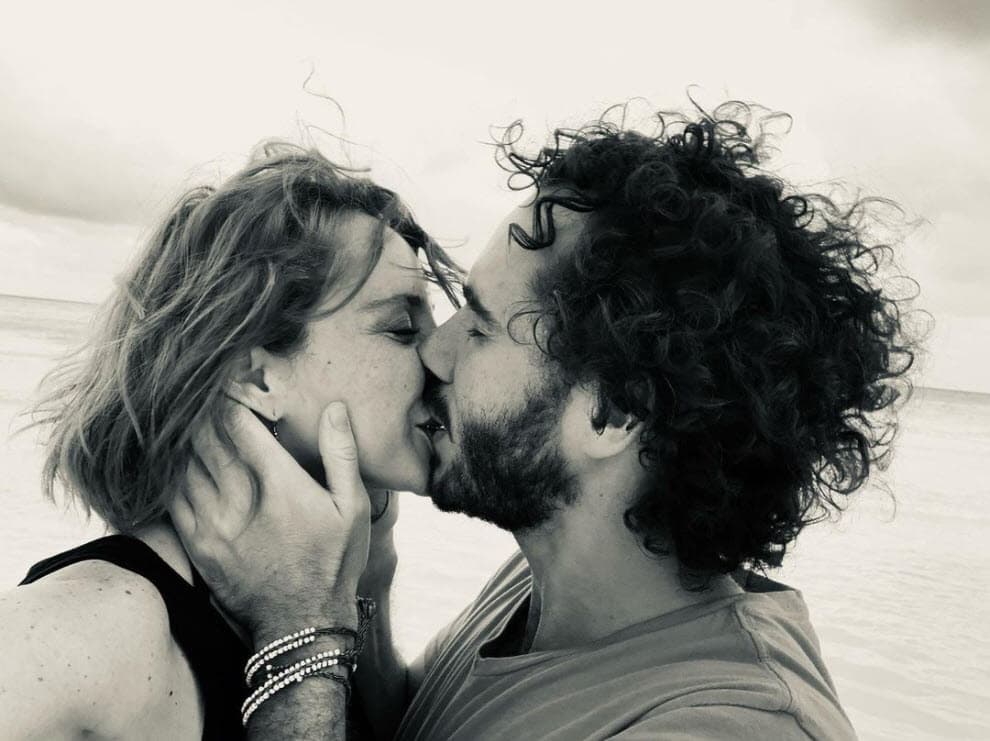 Con esta imagen y un mensaje de amor, la actriz de 'El Bienamado' presentó a su 
<b>nuevo novio Pepe Ramos</b>: "Amorcito... felicidades por estos meses tan maravillosos en los que he aprendido a realmente tener una pareja. Gracias porque sacas lo mejor de mí y lo que tengo que trabajar me ayudas a observarlo con compasión y paciencia. 
<b>Gracias por tanto. Te amo muchísimo</b>".
<br>