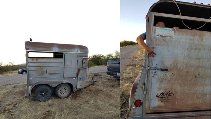 Agentes de la estación de Three Points observaron una camioneta y un remolque sospechosos cerca de Sells, Arizona. Detuvieron el vehículo para hablar con el conductor, un ciudadano estadounidense. Mientras estaban en la escena, los agentes vieron a 10 migrantes escondidos en el remolque de caballos.
