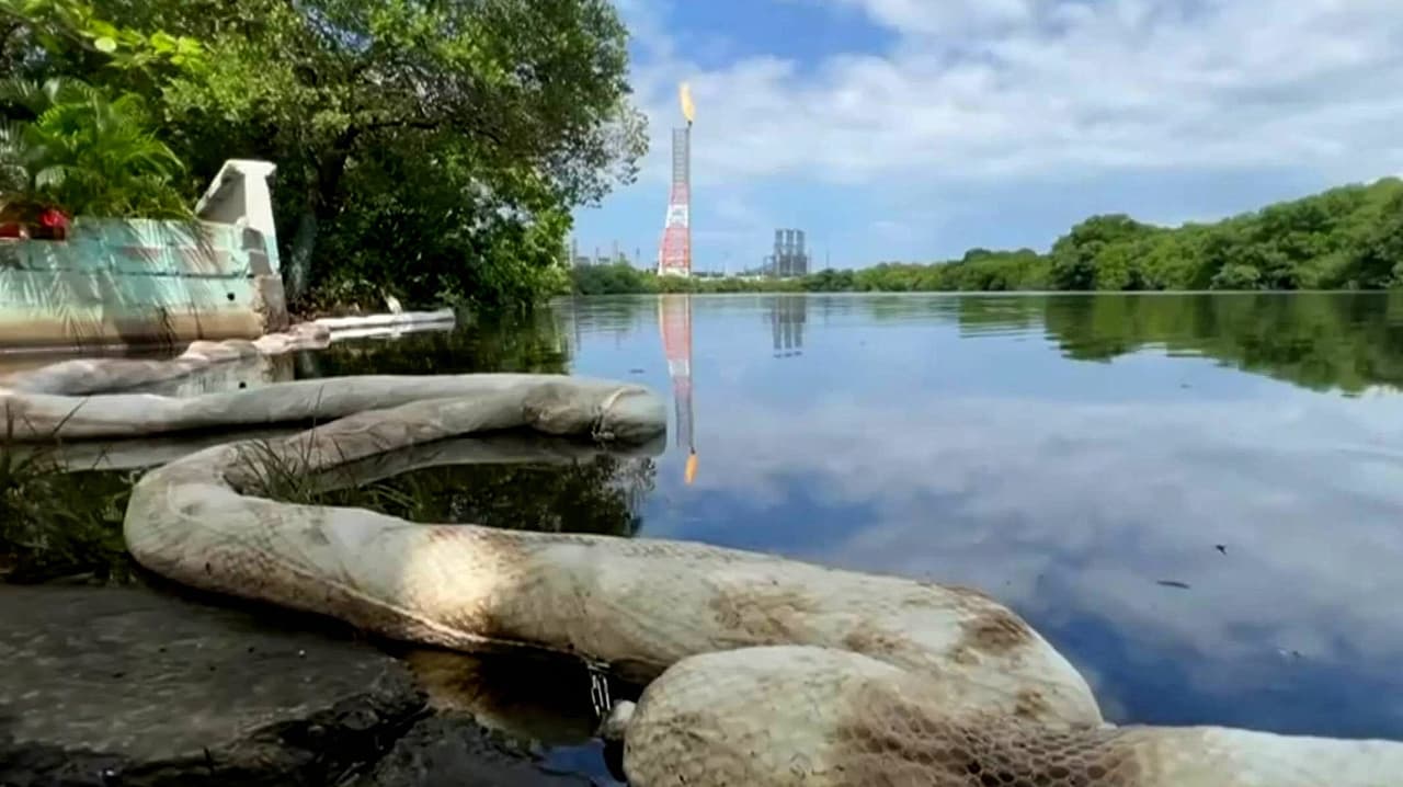 Gobierno federal de México confirma fuga en ducto de Pemex y contaminación en el Golfo de México