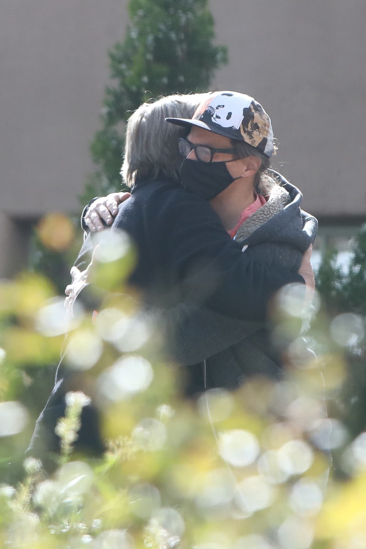 El grupo estaba 
<b><a href="https://www.univision.com/famosos/halyna-hutchins-familia-exige-respuestas-tragico-accidente-alec-baldwin" target="_blank">"definitivamente triste"</a></b> durante la reunión. 
<br>