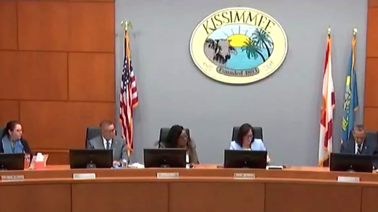 Segunda solicitud de censura contra comisionada Janette Martínez sacude comisión de Kissimmee