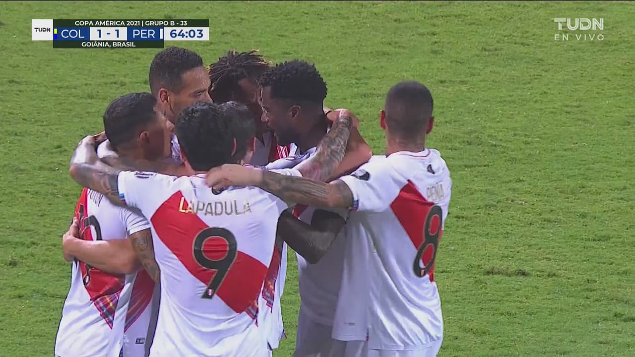 ¡Autogol de Yerry Mina! Perú toma la ventaja 2-1 sobre Colombia