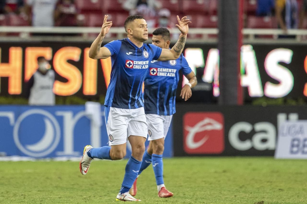 El Guadalajara rescató un empate de último minuto ante Cruz Azul que dejó ir la posibilidad de meterse entre los cuatro mejores.