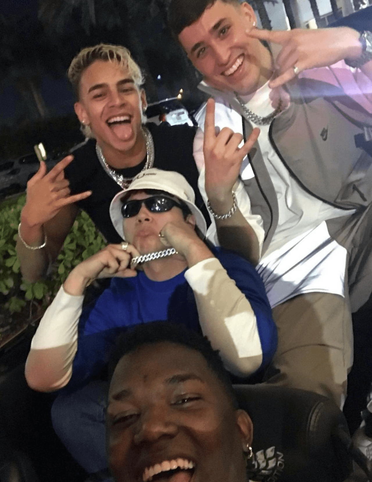 Hablemos de las voces masculinas: tres talentosos cantantes puertorriqueños, quienes han venido trepando las montañas del género y robaron la atención de quién sería su ‘madrina musical’.