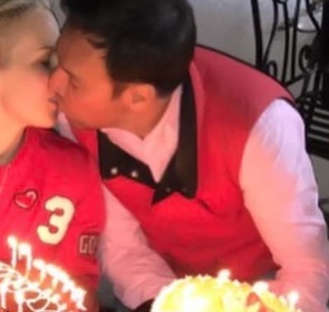 La actriz sopló las velas de varios pasteles, que fueron obsequios de sus amigos y familiares.