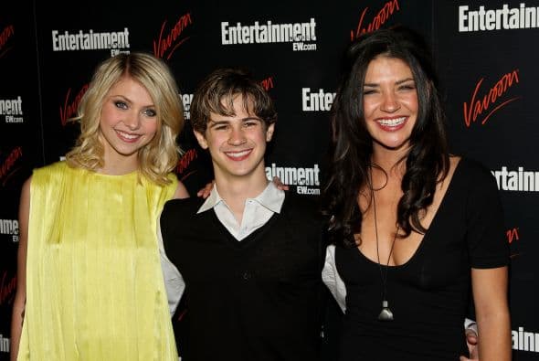 Con otros actores del show, Connor Paolo y Jessica Zhor, el mismo mes de mayo. Más videos de Chismes aquí.