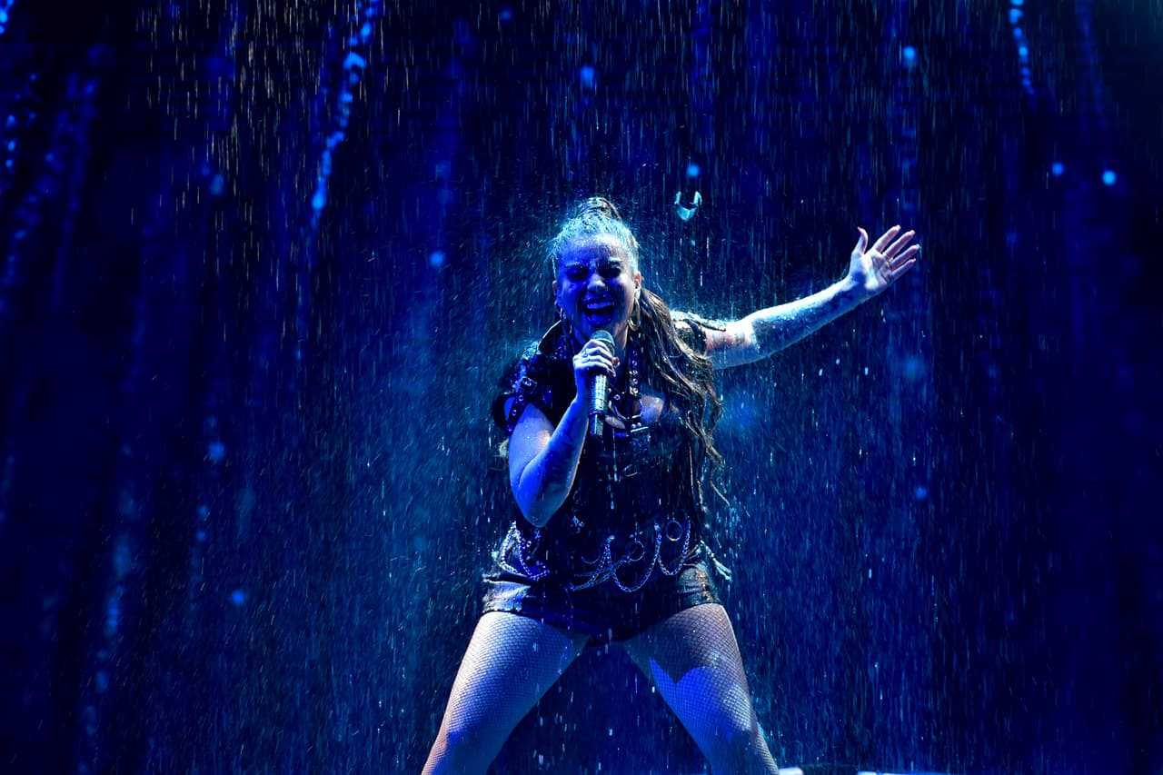 La joven boliviana cantó 'Inevitable' de Shakira.