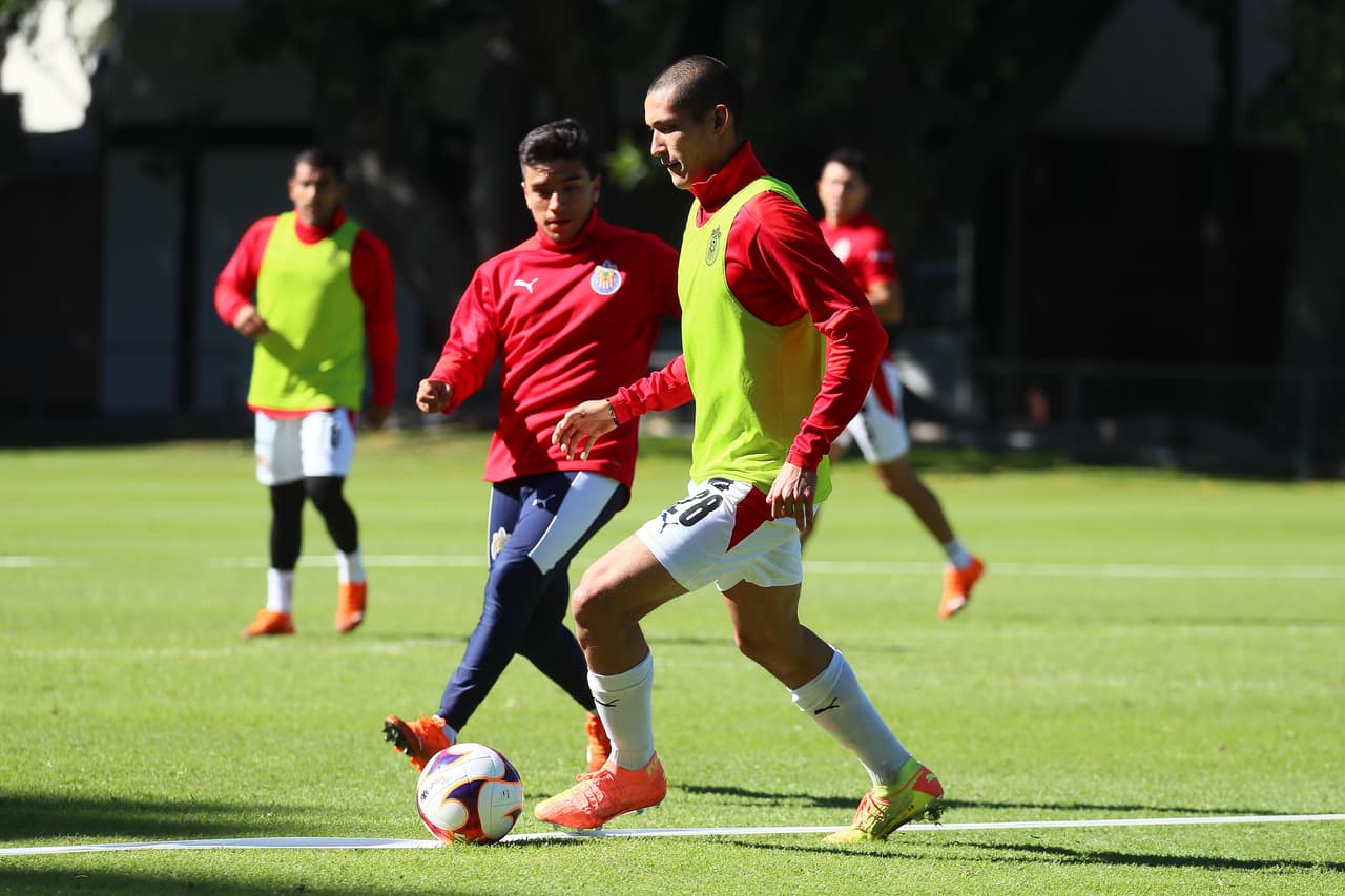 Las Chivas del Guadalajara se preparan con fuertes entrenamientos en Verde Valle para su primera fecha del torneo Guard1anes 2021, que será este viernes a las 19:30 ante el equipo de Puebla en el Estadio Cuauhtémoc.