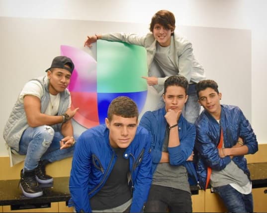 Joel Pimentel un californiano pisciano del 28 de febrero de 1999, que comienza su año personal seis este año que es una vibración de armonía, y amor y lo hace con su regente, Neptuno, directo, y finalmente Erick Brian de La Habana, Cuba, el más joven del grupo nacido el 3 de enero de 2001 bajo el signo de Capricornio y en el año del dragón, que ha comenzado su año personal siete en este 2019 un año de aprendizaje y adelantos.