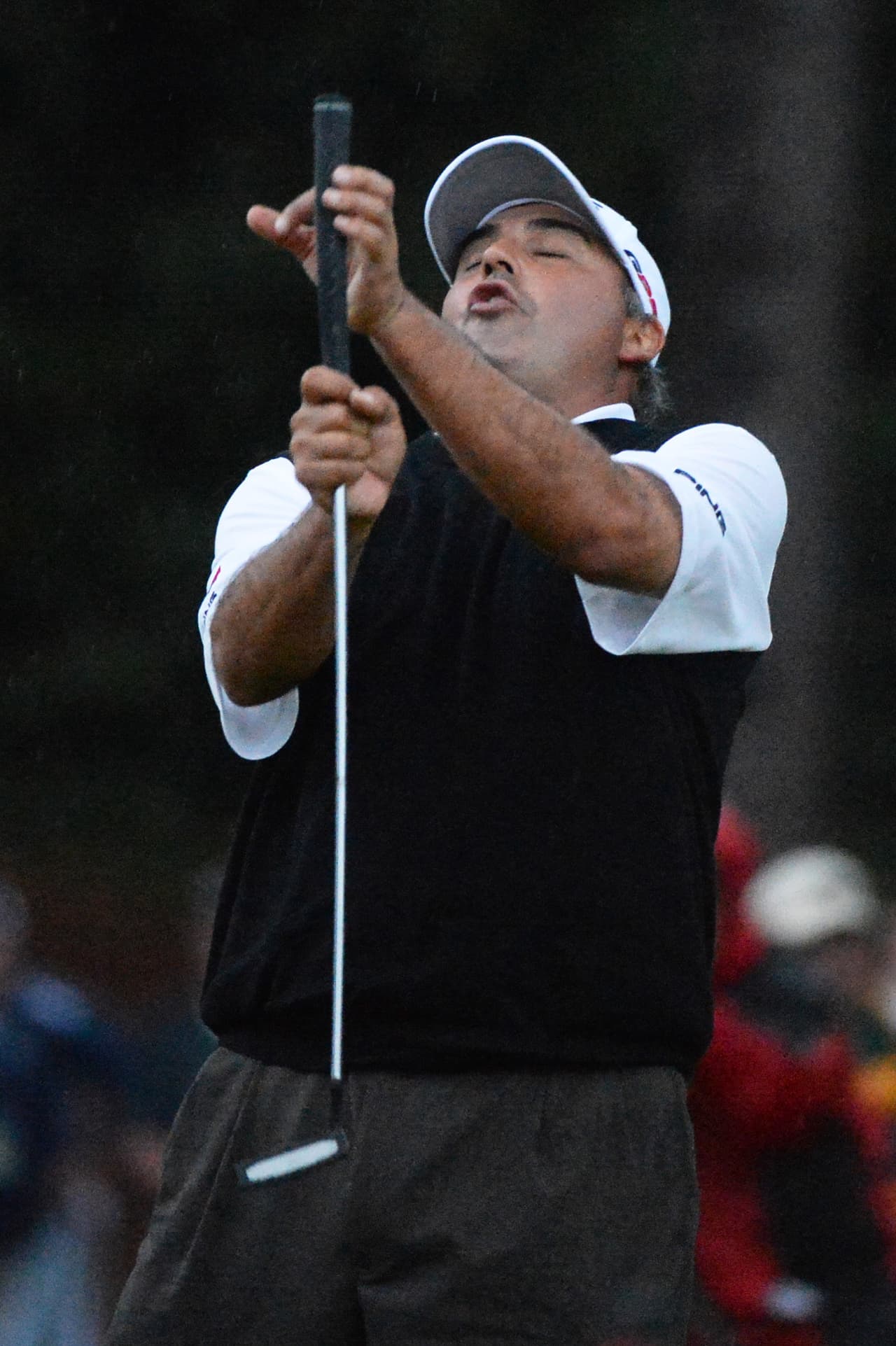 Sin embargo, en diciembre de 2016 estalló un escándalo personal luego de que una exnovia lo denunciara por violencia de género. Cecilia Torres incluso mostró videos de las agresiones del jugador.