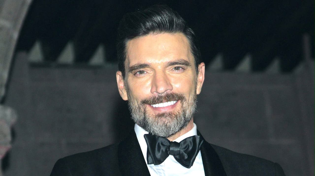Julián Gil hace realidad un sueño al debutar como diseñador de modas