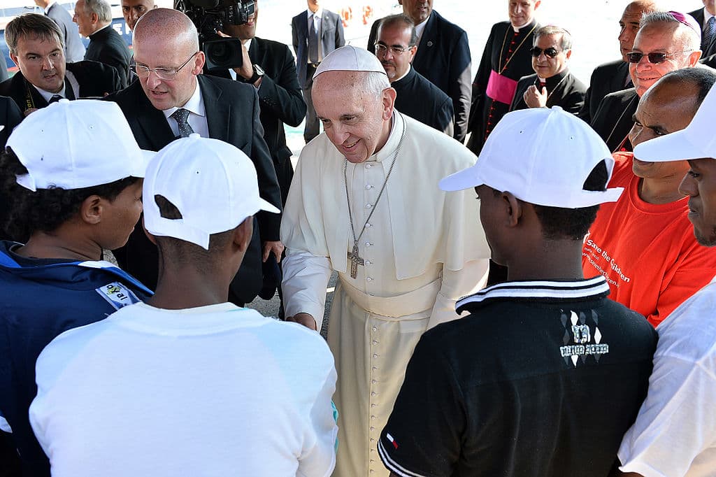 En julio de 2013, el papa estuvo en Lampedusa para ver a migrantes llegados desde 脕frica. (Photo by Tullio M. Puglia/Getty Images)