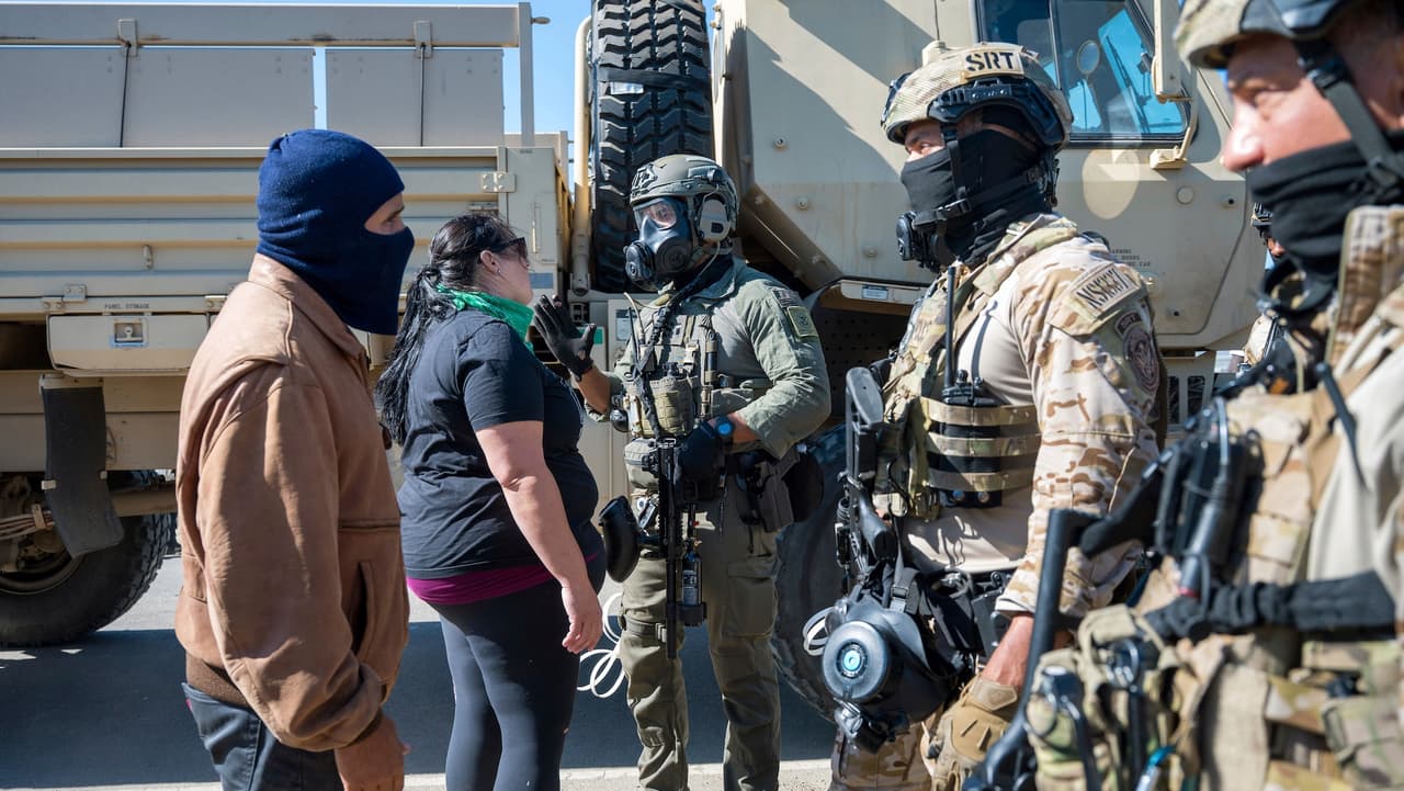 Equipos del Departamento de Bomberos del Condado de Ventura 
<b>auxiliaron a personas afectadas por gas lacrimógeno</b>, pero aclararon no tener relación con acciones de inmigración.