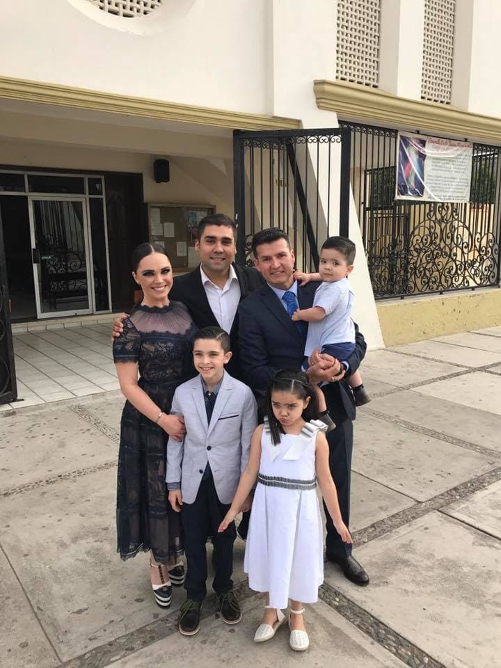 El clarinetista de El Recodo y su esposa Gaby tienen tres hijos, Diego Joel, Paula María y Camilo.