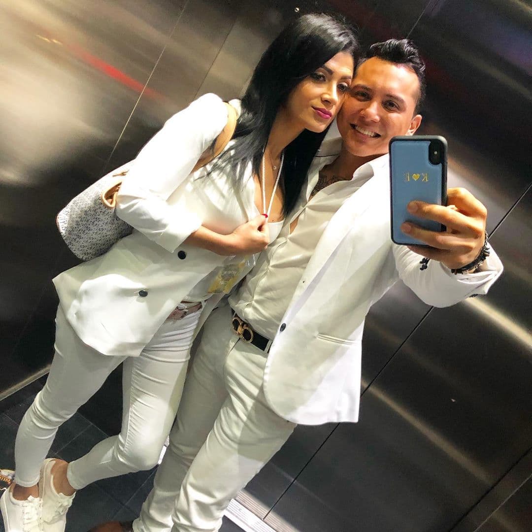 “Lo de los colores fue porque hay una marca de camisas que nosotros utilizamos, que empezó a sacar el mismo diseño para hombre y para mujer y lo empezamos a usar nosotros así”, comentó al programa ‘Venga la alegría’, en declaraciones que fueron publicadas este viernes.