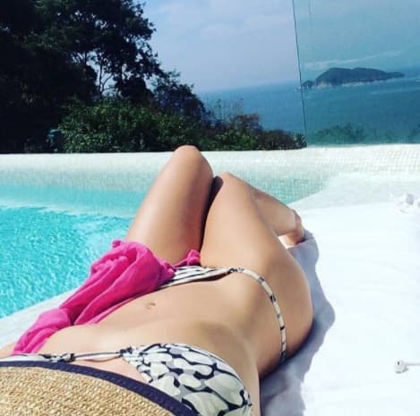 La cantante protagonizó un mediático romance con el cantante Lenny de la Rosa, con quien interpretó el tema 'No me Acostumbro'.