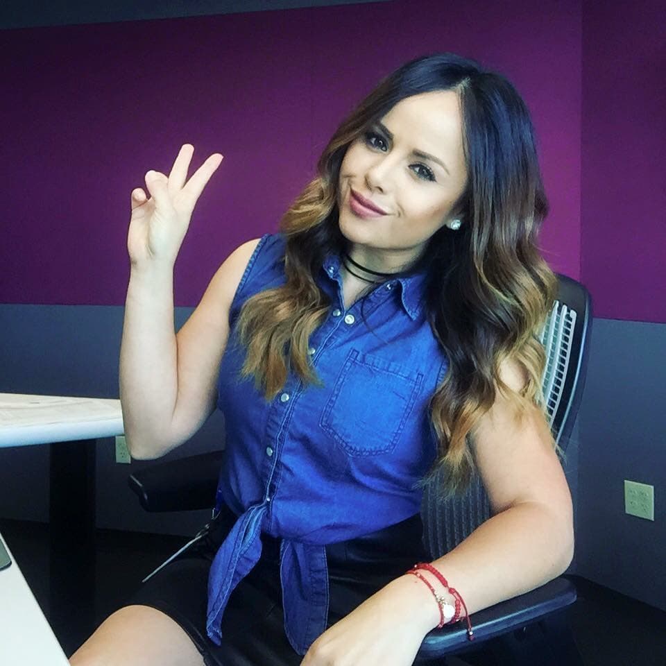 Como toda una muñeca, siempre soñó con tener un oso de peluche y no fue hasta después de los 20 años que logró tener uno tal y cómo lo añoraba.