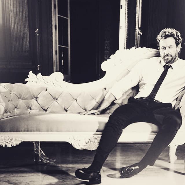 Su elegancia le hizo ganarse la admiración de los caballeros.