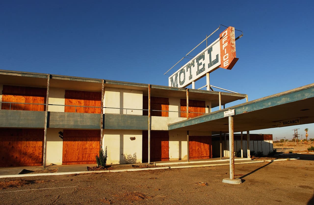 Un motel abandonado en las cercanías del Salton Sea en el sur de California (foto de archivo 2003).