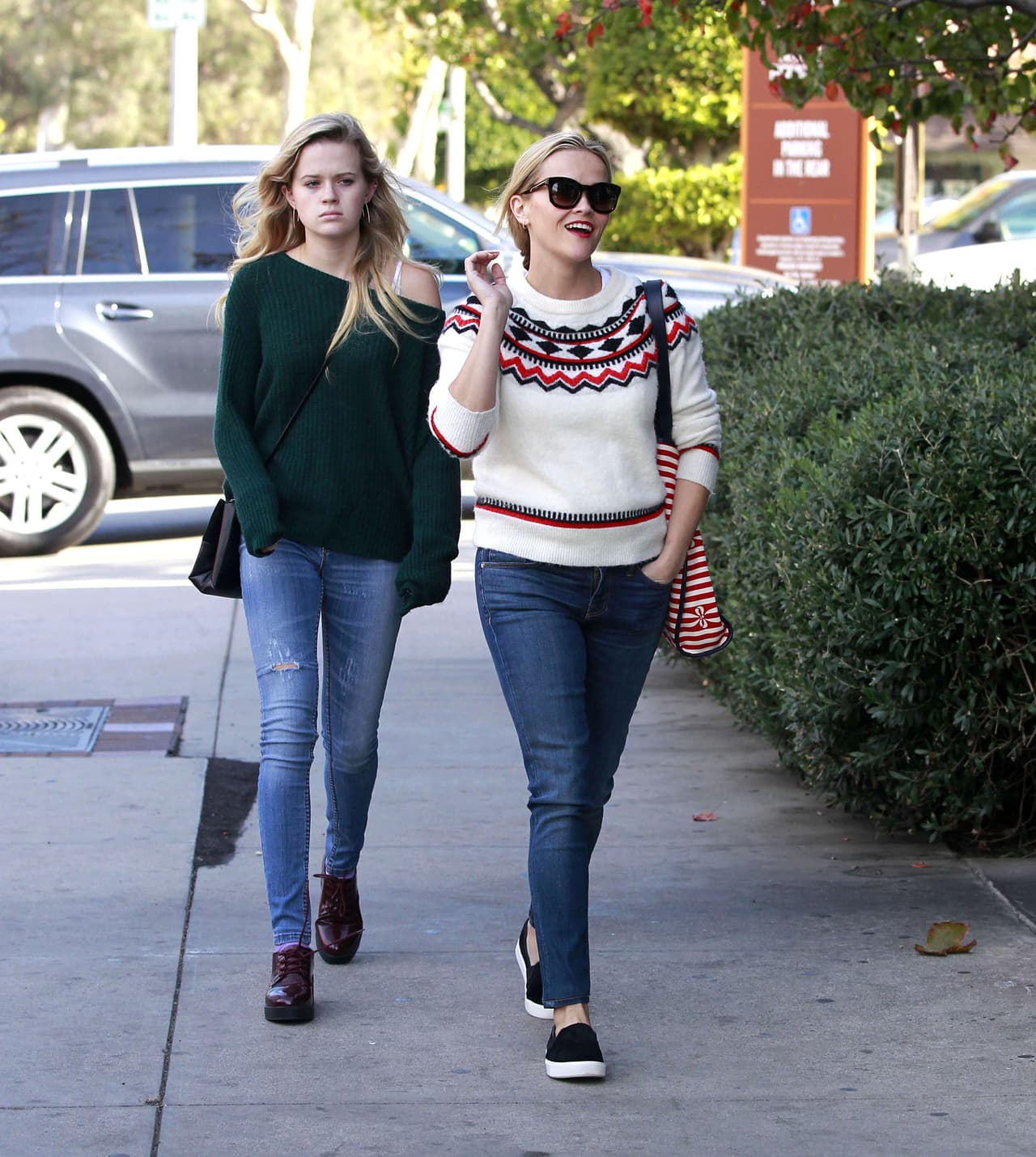 Con el tiempo Ava se ha ido pareciendo más y más a su mami y hasta comparten el mismo estilo de ropa ¿se la prestarán?