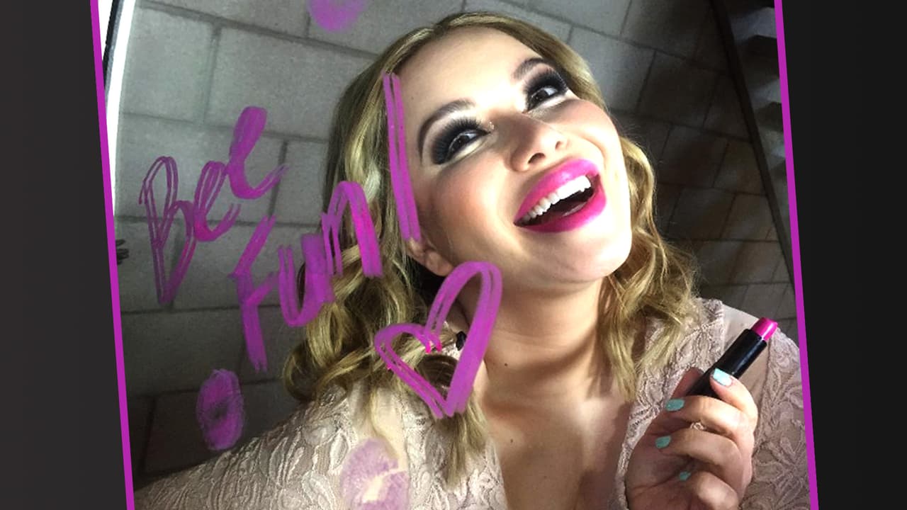 Chiquis es una profesional haciendo la pose del 'duck face' y subiendo las imágenes a sus redes. La razón es que además de ser fan No. 1 del maquillaje, promociona la colección de labiales de su línea de cosméticos Be Flawless. Los tienes en nude, fucsia, rojo y más, ella los modela todos.