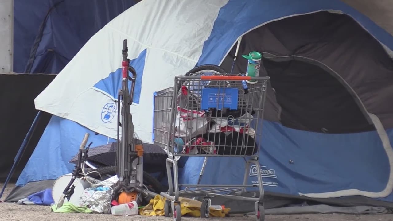 Presentan proyectos para atender el problema de indigencia en calles de Austin