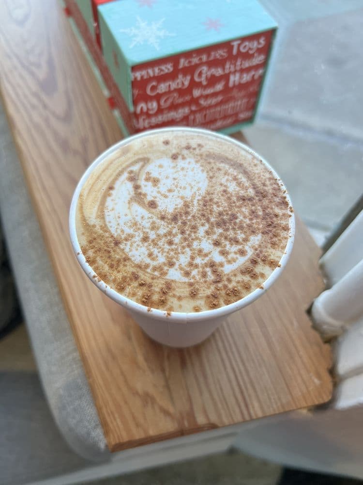 <b>Academy Coffee ATL</b>
<br>Dirección: 1019 North Virginia Ave NE Atlanta, NE 30306
<br>Sitio web:
<a href="https://academycoffeeatl.com/">https://academycoffeeatl.com/</a>
<br>
<a href="https://www.yelp.com/map/academy-coffee-atl-atlanta-2"><b>Cómo llegar</b></a>
<br>
<br>Una usuaria de Yelp dijo: “Es una linda tienda con variedad única de café y sándwiches”.