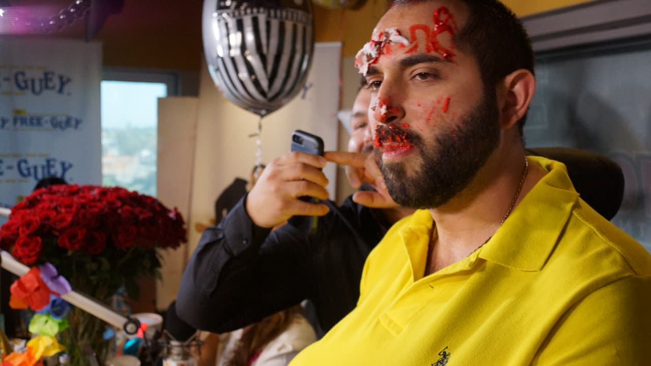 La Bronca cumplió años y se armó una fiesta en la cabina del Free-guey show.