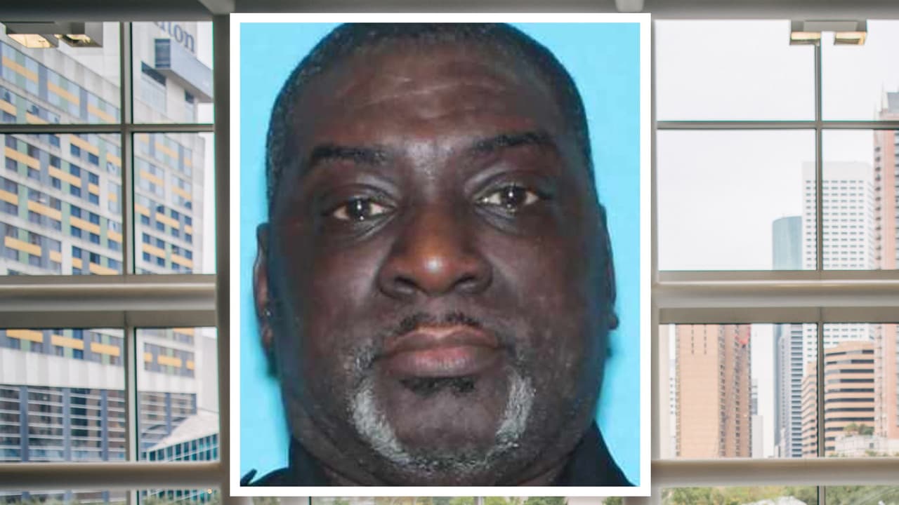 Michael Devon White fue acusado de contacto sexual inapropiado con un adolescente y está huyendo