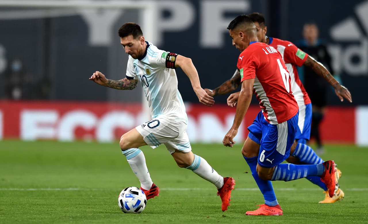 Con gol de Ángel Romero desde los 11 pasos, Paraguay consigue empatar frente a Argentina y salvan un importante punto.