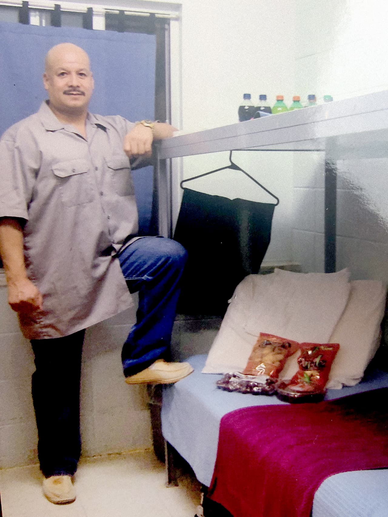 Estuvo en seis cárceles distintas en Wisconsin a lo largo de 16 años y seis meses. Una de ellas la denomina "Lo peor de lo peor. Puedes leer la historia completa de Mario Victoria 
<b><a href="https://www.univision.com/noticias/criminalidad-y-justicia/la-pesadilla-de-este-condenado-inocente-hispano-no-termina-al-salir-de-la-carcel?123=">aquí.</a></b>