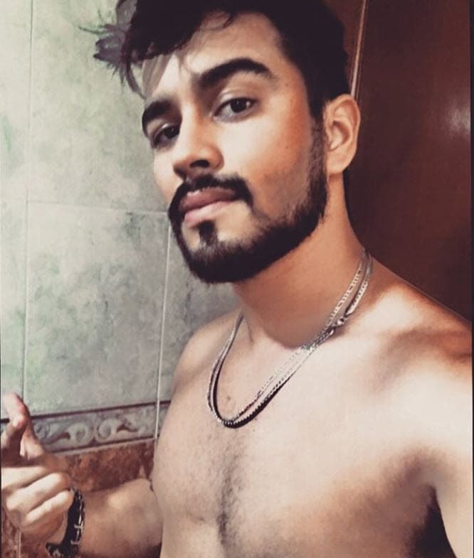 De acuerdo con datos de su 
<b><a href="http://www.jonathanbecerra.com.mx/" target="_blank">página oficial</a></b>, para el año 2015 hizo una pausa total en la actuación y se mudó a Monterrey, Nuevo León, para firmar un contrato con una compañía discográfica. 
<br>