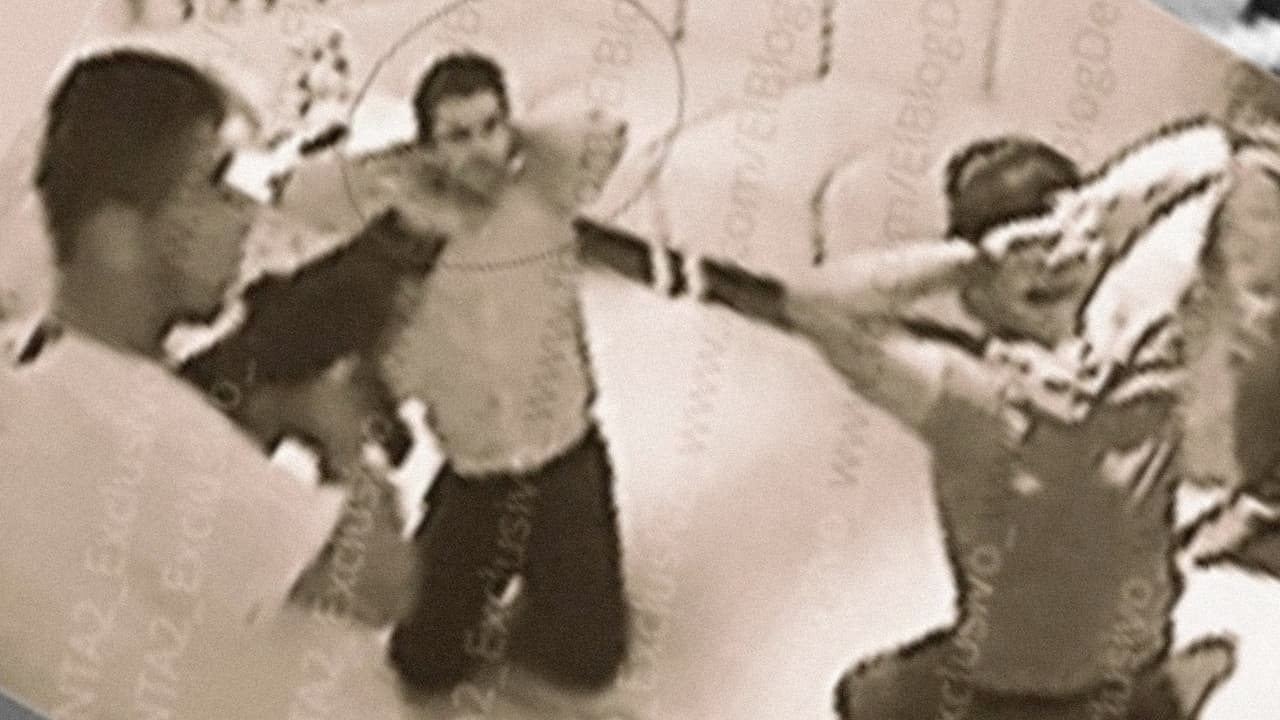 Acercamiento de la fotografía difundida por el 'Blog del Narco'. El fiscal de Jalisco, Jesús Eduardo Almaguer Ramírez, confirmó que las fotos difundidas en Internet son reales. La unidad de comunicación social de la Fiscalía dijo a Univision Noticias que se trató de una filtración ilegal de la investigación que se está tratanto de esclarecer.