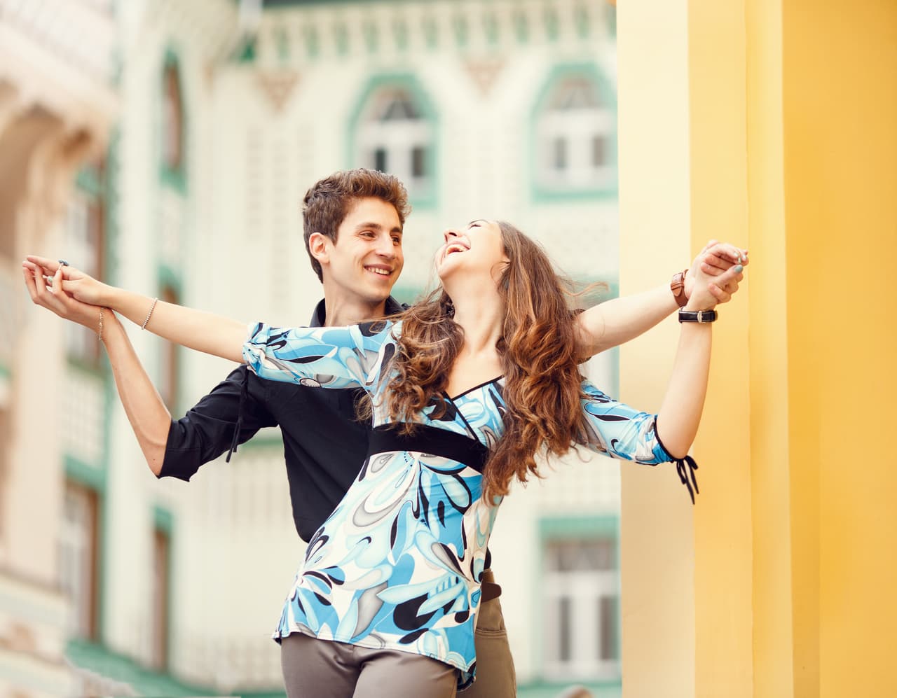 Septiembre marca el tiempo de las reconciliaciones, regresos y felicidad familiar y amorosa. Un amor ausente vuelve a tocar tu vida con una fuerza sentimental intensa y a partir de estos momentos descubres nuevos valores en quienes tanto te han apoyado. 
<br>
<br>Por Profesor Zellagro