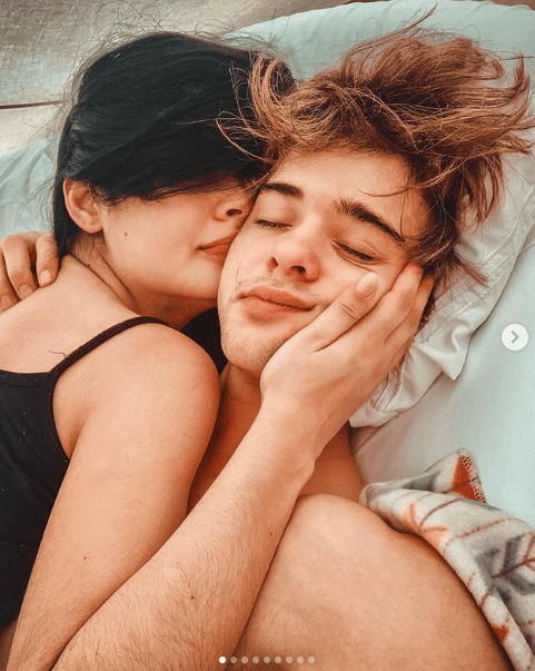 “Por si era poco con los agasajos de la naturaleza, tuve la dicha de compartir esa maravilla con la persona que me magnetiza cada vez que me mira. Oye, Majo Vargas… gracias por tantos instantes. Te amo”, fue parte del mensaje que Cerati dedicó a la joven.