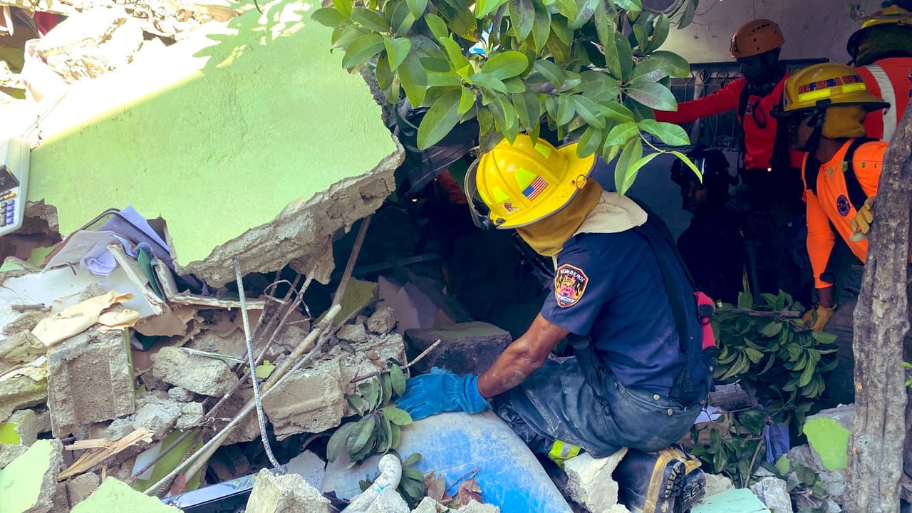 Se derrumba un edificio en República Dominicana y deja a varias personas atrapadas