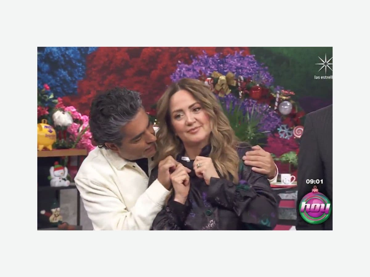 Andrea Legarreta apareció en una de las transmisiones de 'Hoy' con el vestido al revés