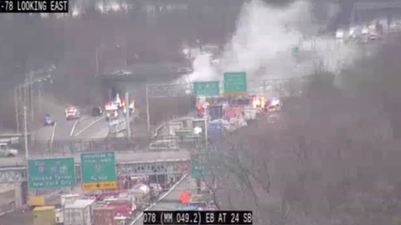 Accidente de un camión de 18 ruedas destruye parte de una autopista en Nueva Jersey