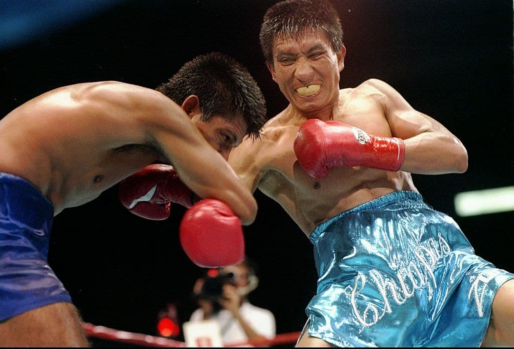 Sin embargo, toda su fortuna la malgastó en alcohol, drogas y malos negocios, pues creyó que comprar el volcán Popocatepetl iba a ser una buena inversión. Hoy vive al dÃa, descargando bolsas de mercados y cumpliendo con diversas tareas en taquerÃas y fondas.